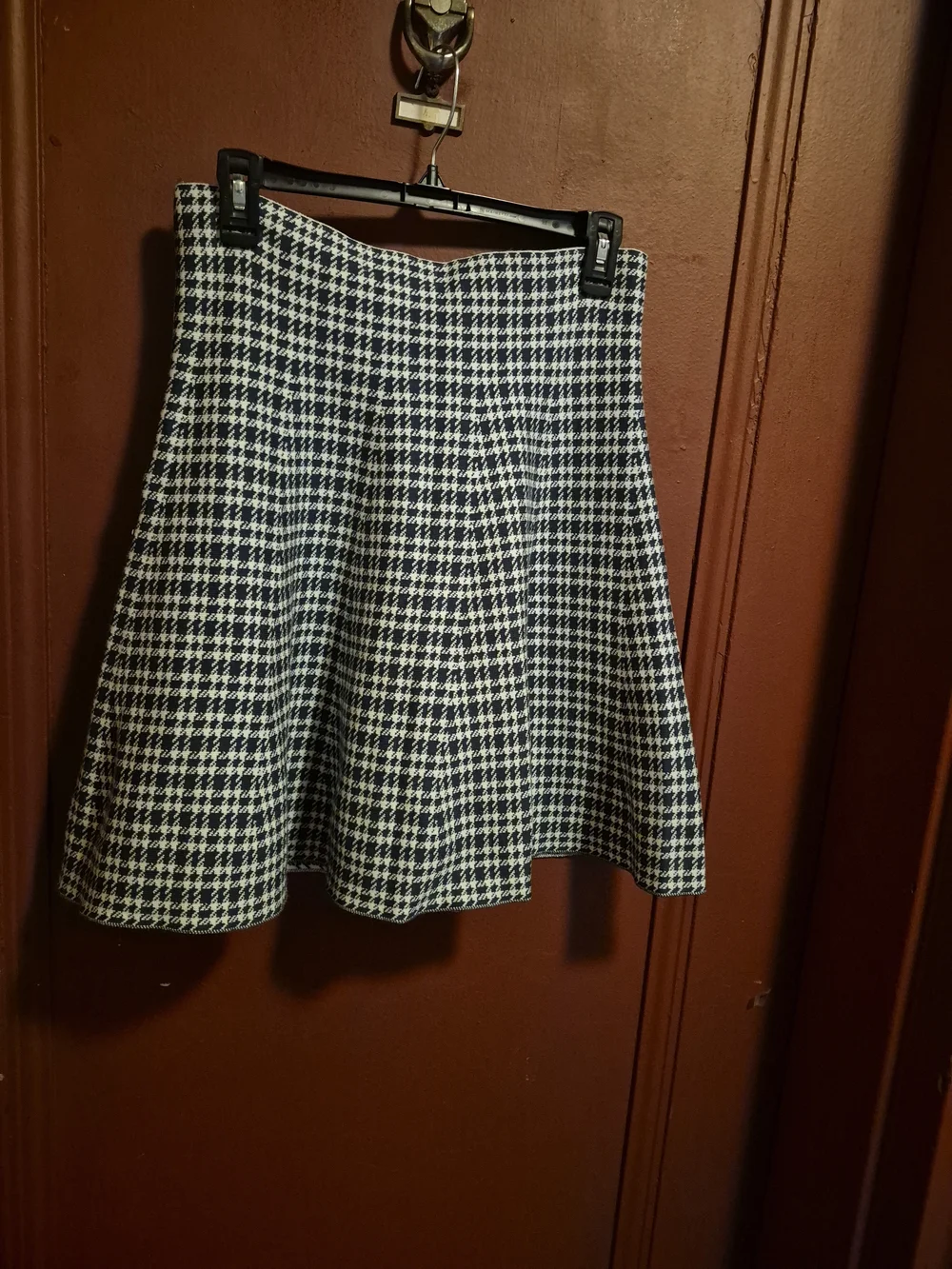 Classic Concepts Women's Blue and White Houndstooth Flare Bottom Skirt - L